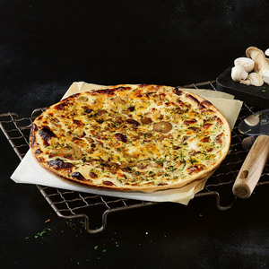 Flammkuchen Pilz-Käse Ø 25cm Flammkuchen Pilz-Käse Ø 25cm