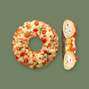 Gefüllter Pizza-Donut Tomate-Basilikum Gefüllter Pizza-Donut Tomate-Basilikum