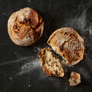 Holzofen Landsauerteigbrot Holzofen Landsauerteigbrot