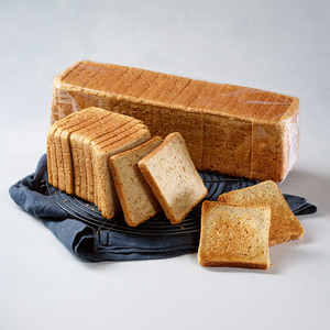 Toast mit Vollkornschrot, gesch. 10x10cm Toast mit Vollkornschrot, gesch. 10x10cm