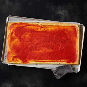 GN-Blechpizza mit Tomatensauce 29x49cm GN-Blechpizza mit Tomatensauce 29x49cm